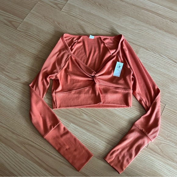 NWT Old Navy Ultralite Go Dry Crop Twist Front Shrug Top Medium Petite - Picture 2 of 8